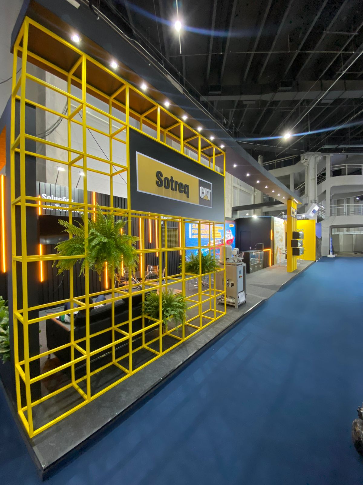 Stand Sotreq CAT no evento OTC
